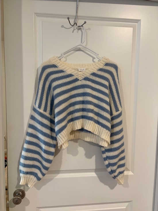 Le Lis Sweaters - Striped V-Neck Crop Sweater